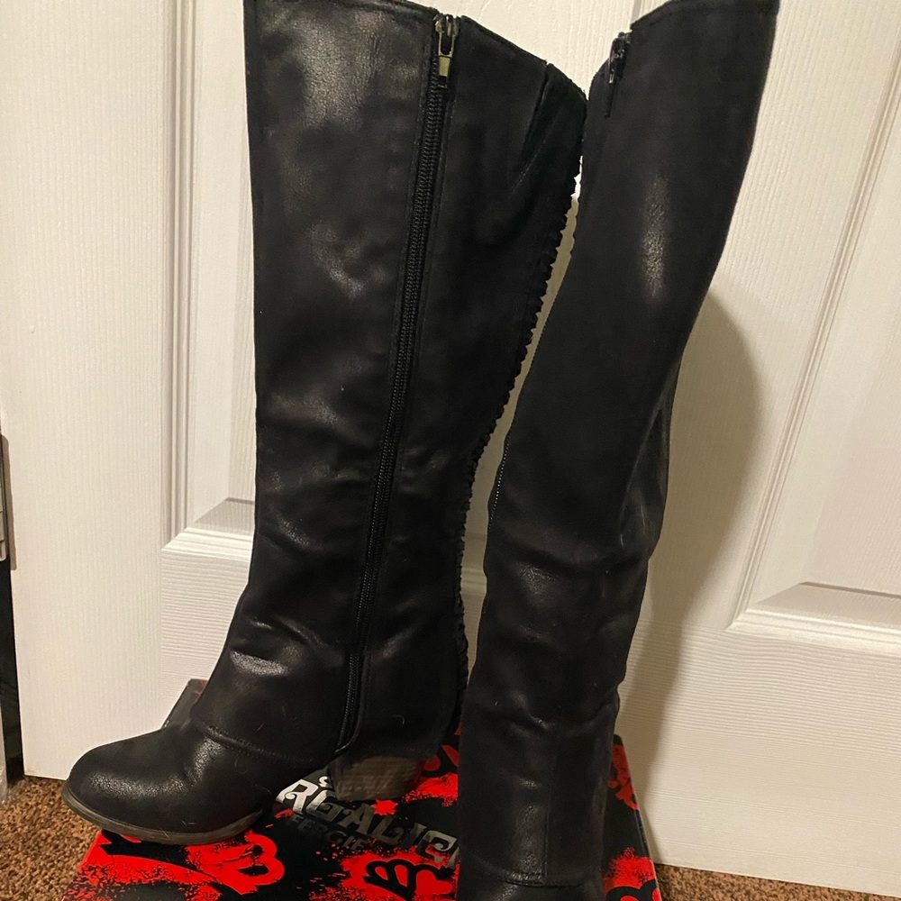 Black boots